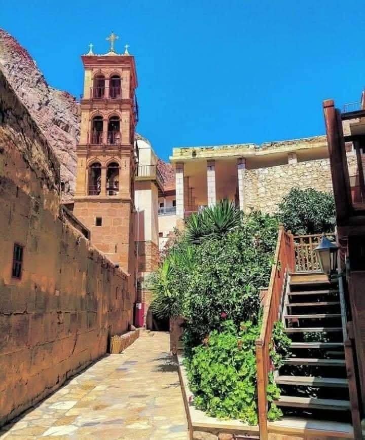 Escursione al Monastero di Santa Caterina – spiritualità e natura nel cuore del Sinai