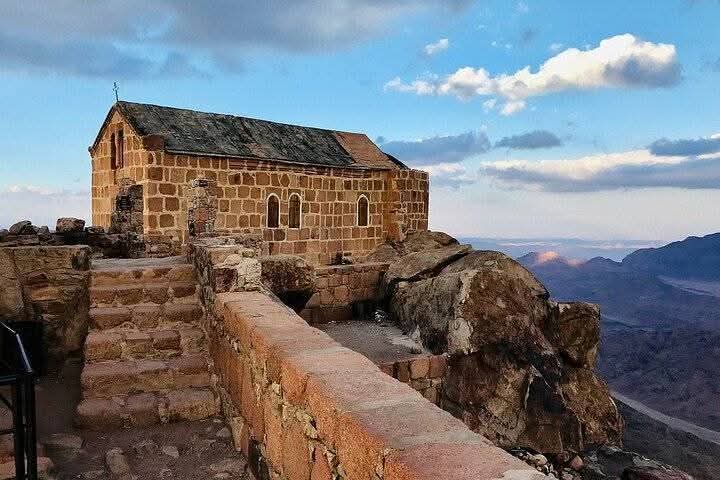 Escursione al Monastero di Santa Caterina – spiritualità e natura nel cuore del Sinai