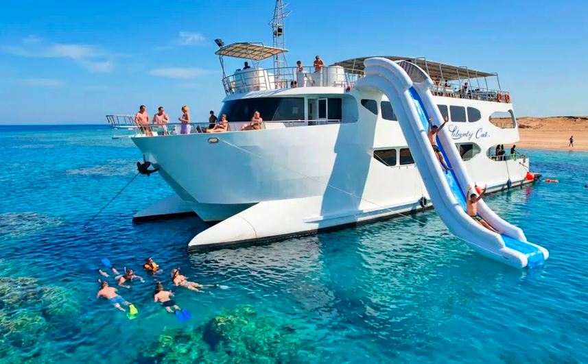 Catamaran Liberty – Croisière familiale de luxe à Sharm El Sheikh