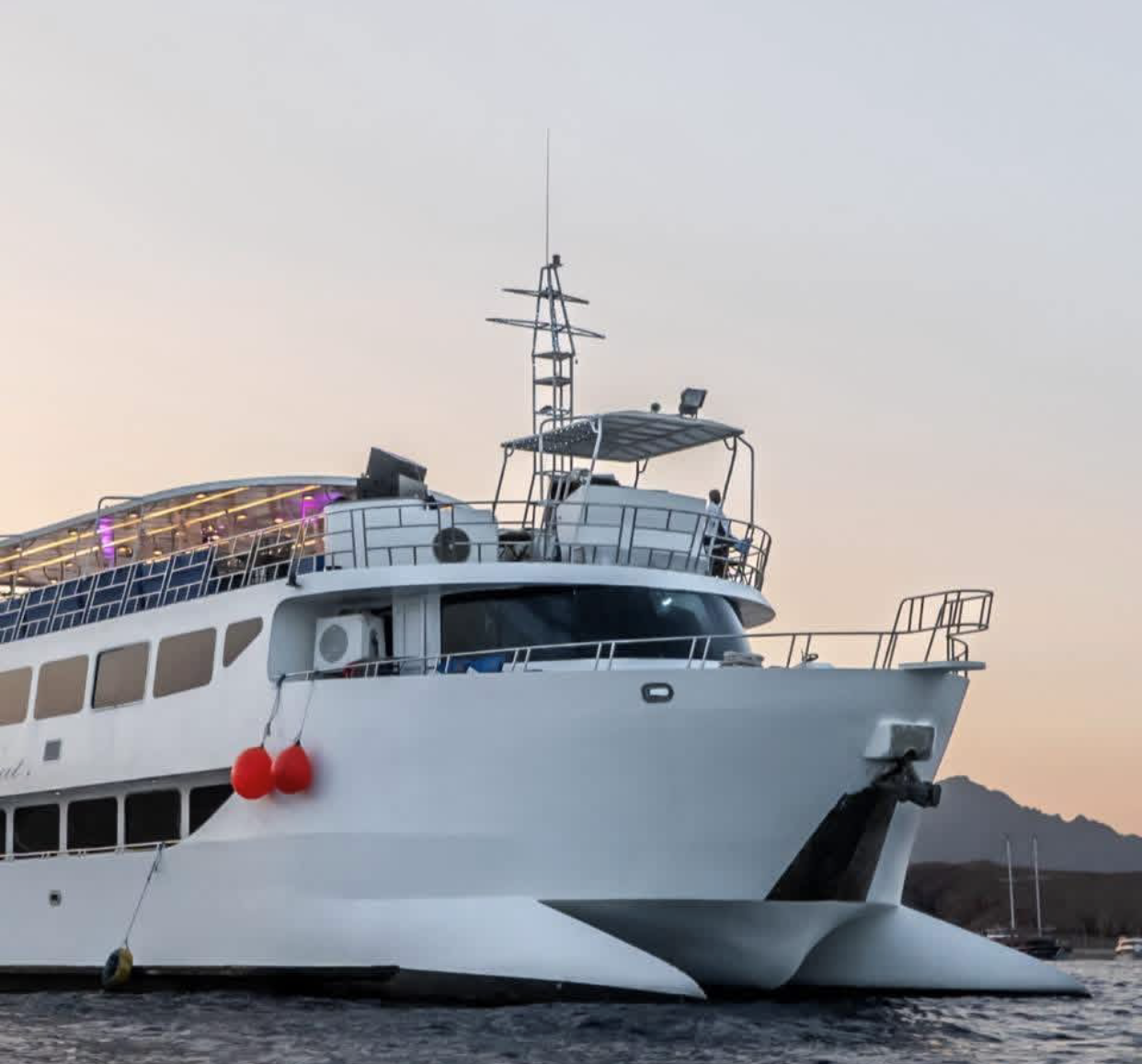 Catamaran Liberty – Croisière familiale de luxe à Sharm El Sheikh