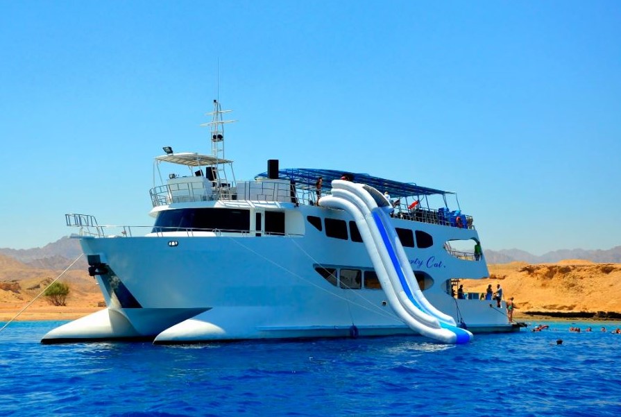 Catamaran Liberty – Croisière familiale de luxe à Sharm El Sheikh