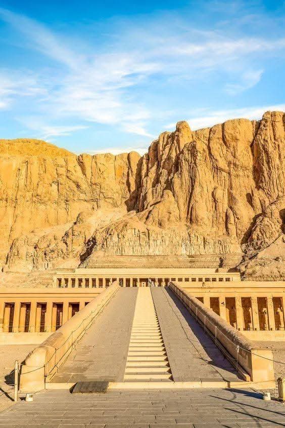 الأقصر بالطائرة