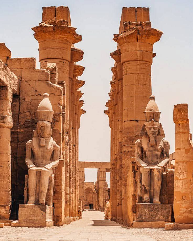 الأقصر بالطائرة