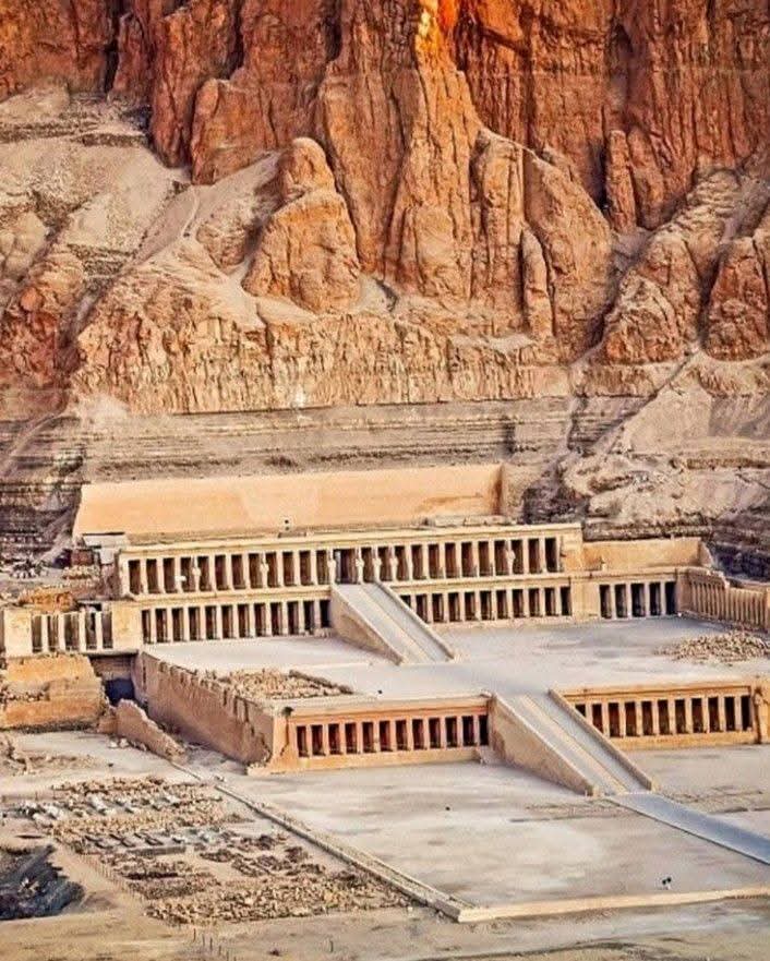 الأقصر بالطائرة